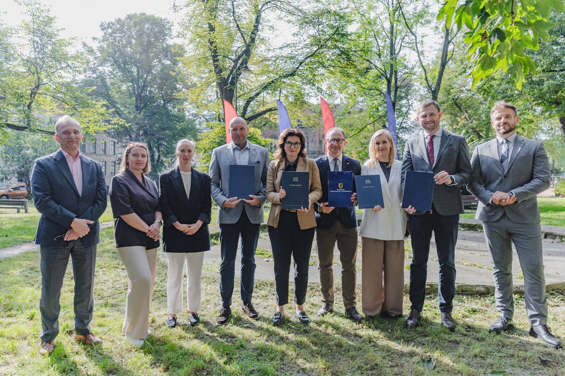 podpisanie umowy na przebudowe placu walowego fot dominik paszlinski 1