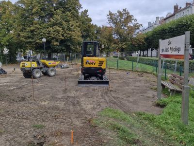 Remont i doposażenie placu zabaw na Placu Wybickiego oraz ogród dla motyli