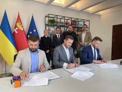 Ulica Spacerowa z buspasem i nową drogą rowerową – podpisanie umowy na projekt