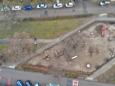 Nadchodzi remont i doposażenie placu zabaw na Placu Wybickiego oraz ogród dla motyli