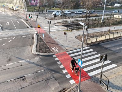 Budowa przejścia naziemnego w pobliżu skrzyżowania al. Rzeczypospolitej z ul. Hynka