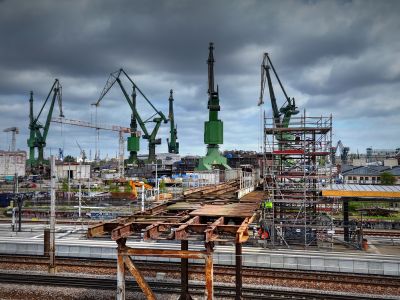 Trwa  rozbiórka kładki nad przystankiem SKM Gdańsk-Stocznia