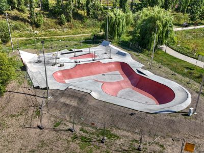 Trwa budowa skateparku w Jarze Wilanowskim