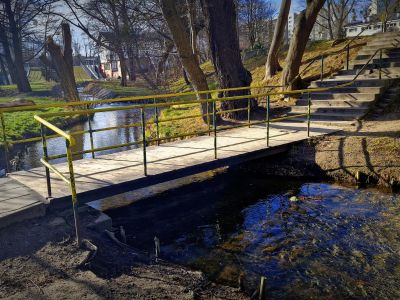 Budowa nowej kładki nad Potokiem Oliwskim
