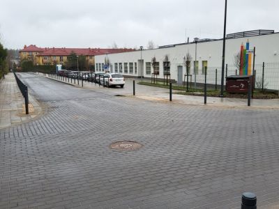 Przy szkole na ul. Wodnika powstała nowa droga i przejścia dla pieszych